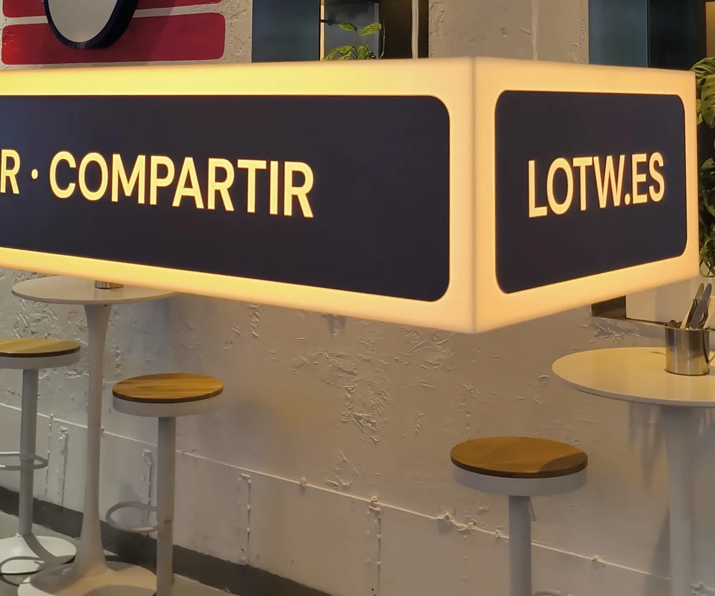 Sin contratos ni permanencias: la barra de un restaurante de Madrid en el que pinchamos