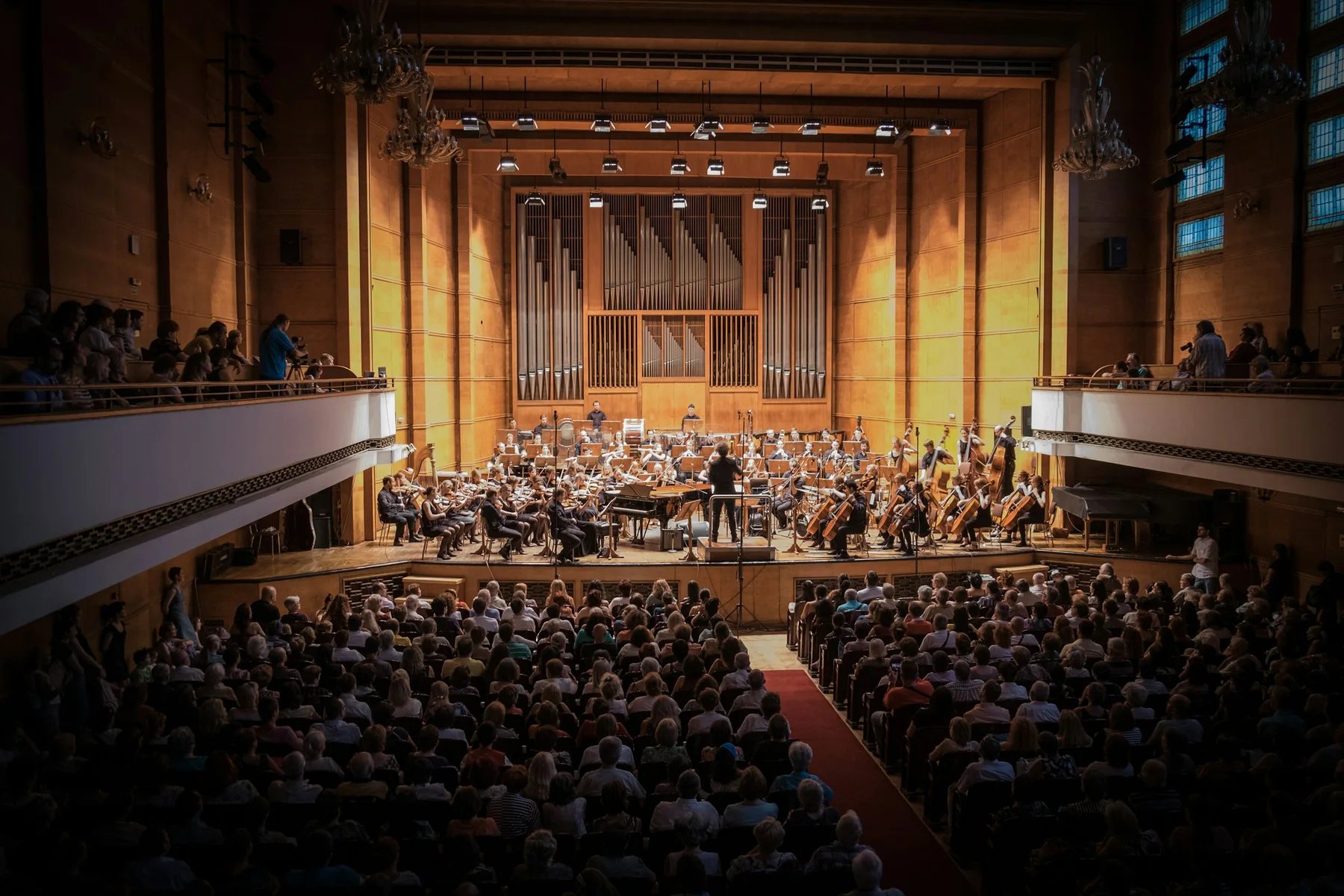Una orquesta sinfónica en concierto, el tipo de programa que Ibermúsica trae a Madrid
